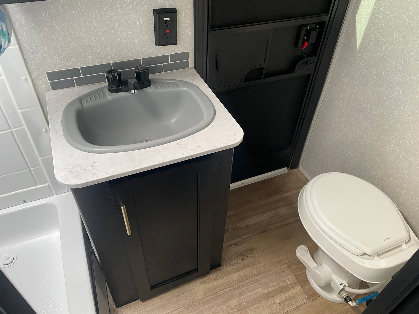 Used 2021 Cherokee 294 BHS