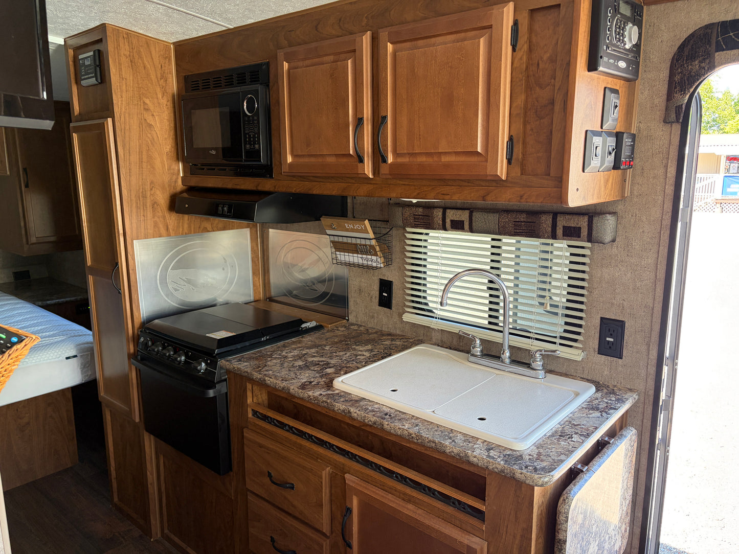 Used 2016 Creekside 20 FQ