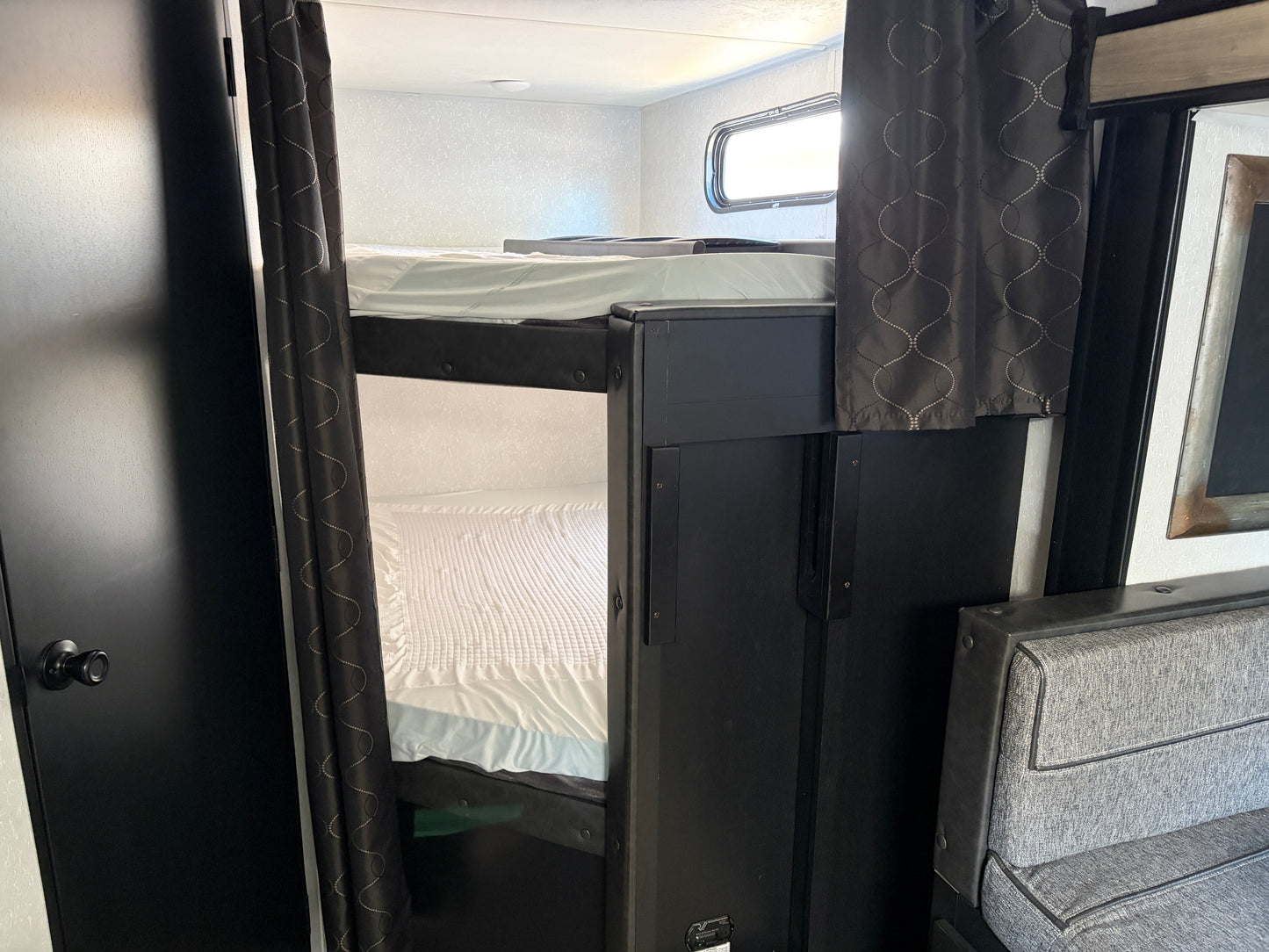 Used 2021 Greywolf 26 DBH  " Bunks"