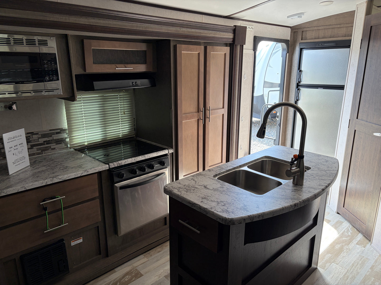 Used 2017 Surveyor 226 RBDS