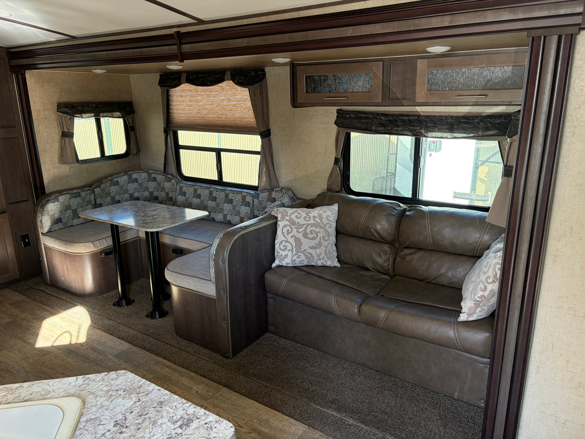 Used 2013 Surveyor 295 QBLE