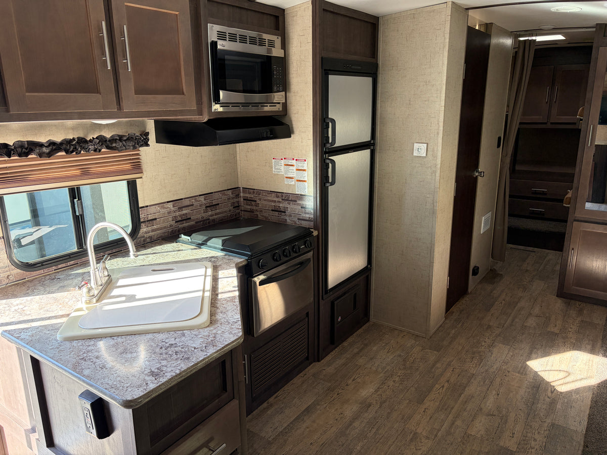 Used 2013 Surveyor 295 QBLE