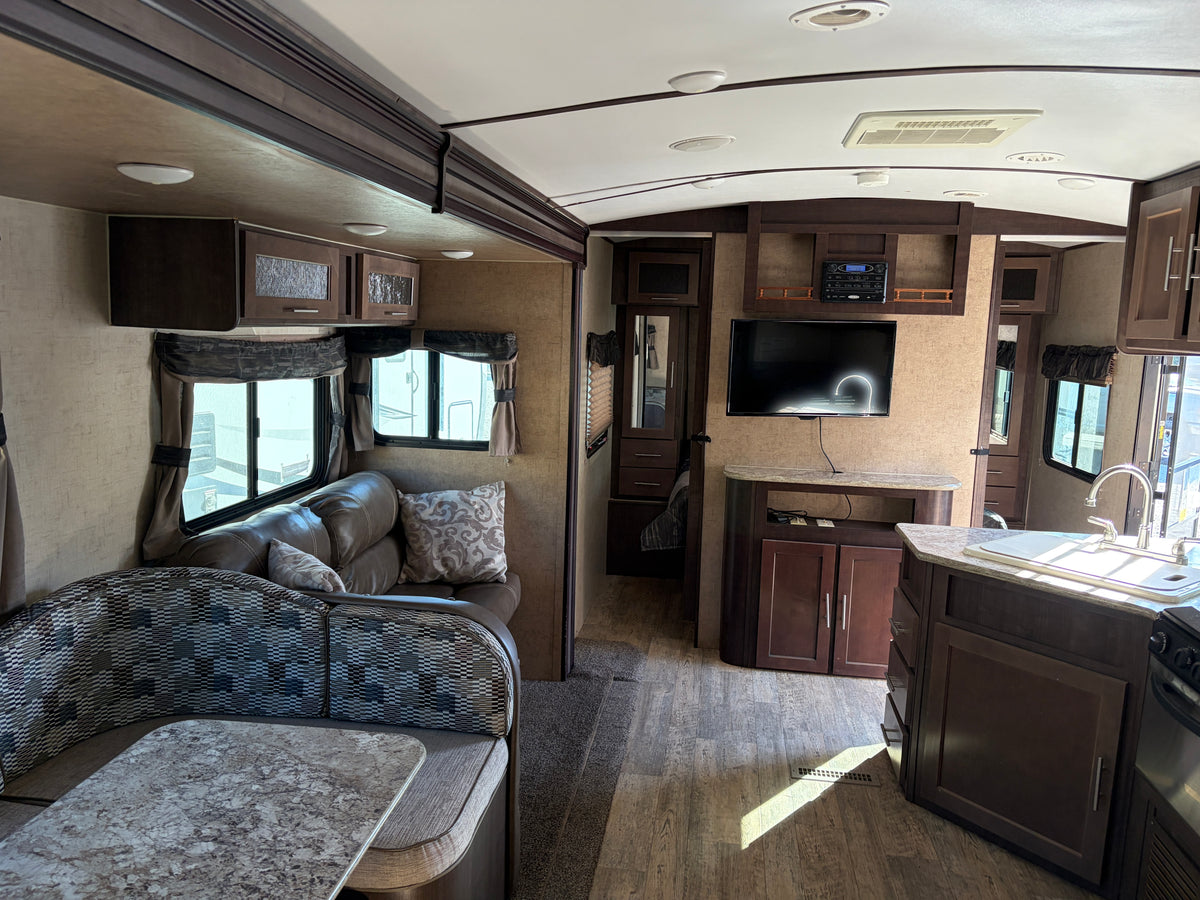Used 2013 Surveyor 295 QBLE