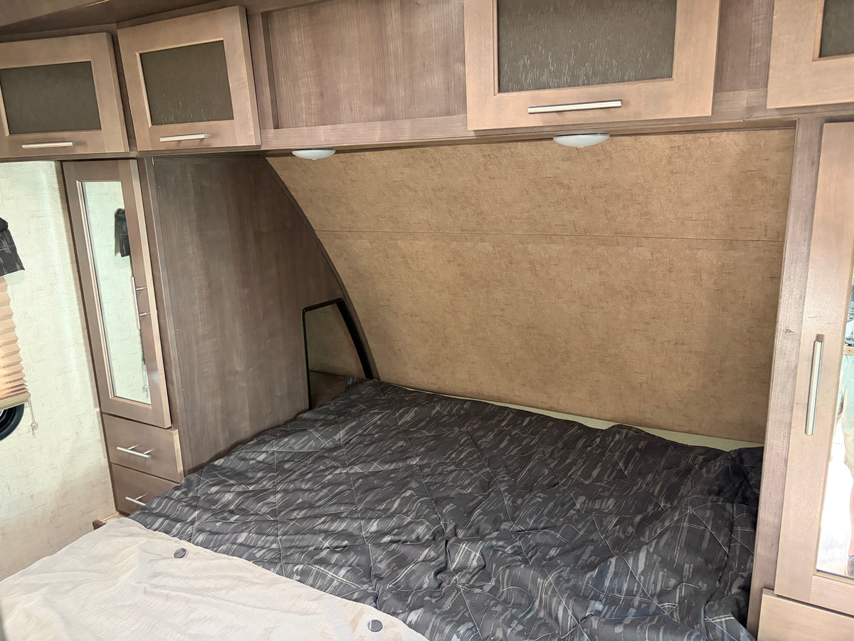 Used 2013 Surveyor 295 QBLE